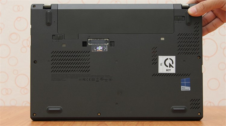 Laptop Lenovo ThinkPad X240 i5 4210U/4G/500G/Win8.1 Màu Đen