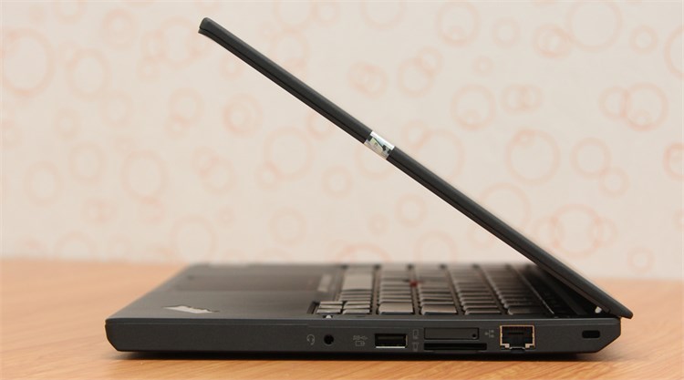 Laptop Lenovo ThinkPad X240 i5 4210U/4G/500G/Win8.1 Màu Đen