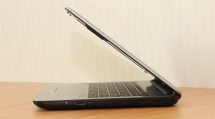 Laptop HP 14 ac145TU 3825U/2GB/500GB/Win10 Màu Bạc