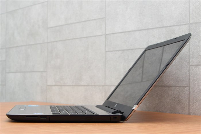 Laptop HP 15 ac152TU i3 5005U/4GB/500GB/Win10 Màu Bạc