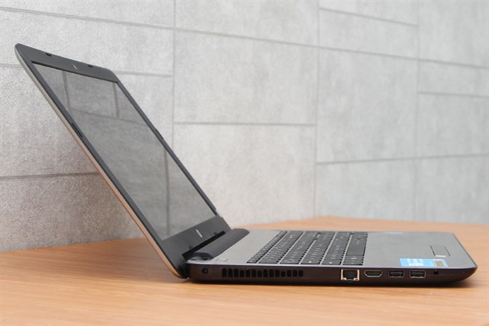 Laptop HP 15 ac152TU i3 5005U/4GB/500GB/Win10 Màu Bạc