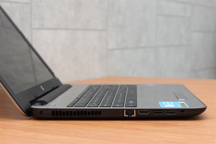 Laptop HP 15 ac152TU i3 5005U/4GB/500GB/Win10 Màu Bạc
