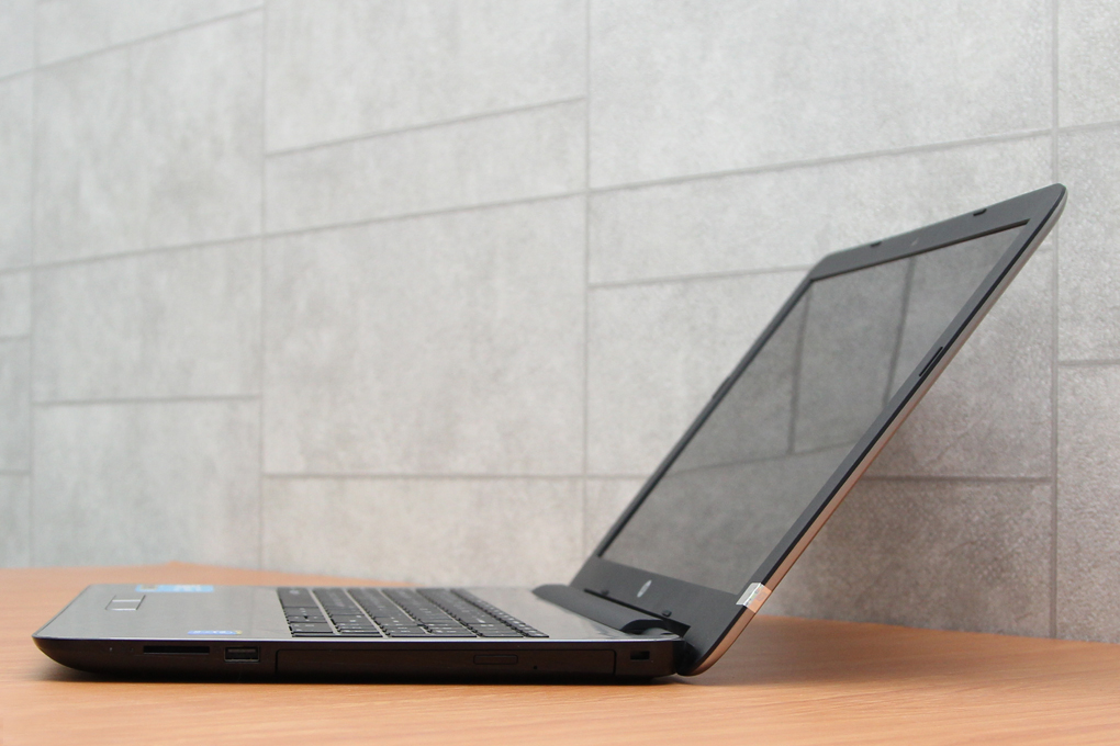 Laptop HP 15 ac152TU i3 5005U/4GB/500GB/Win10 Màu Bạc