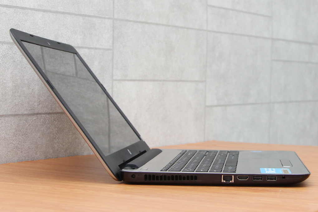 Laptop HP 15 ac152TU i3 5005U/4GB/500GB/Win10 Màu Bạc