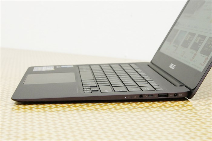Laptop Asus Zenbook UX305FA M 5Y10/8GB/128GB/Win10 Màu Đen