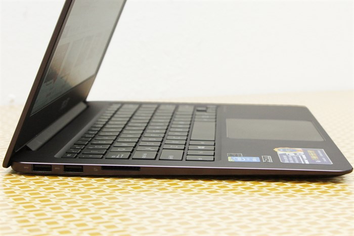 Laptop Asus Zenbook UX305FA M 5Y10/8GB/128GB/Win10 Màu Đen