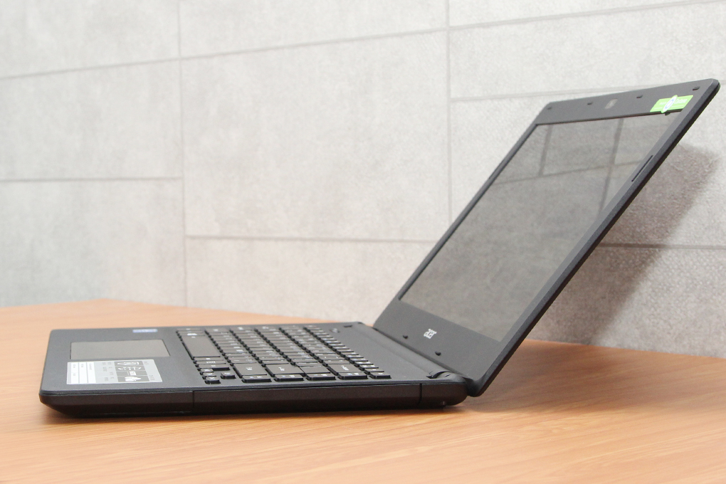 Laptop Acer ES1 431 N3700/4GB/500GB/Win10 Màu Đen