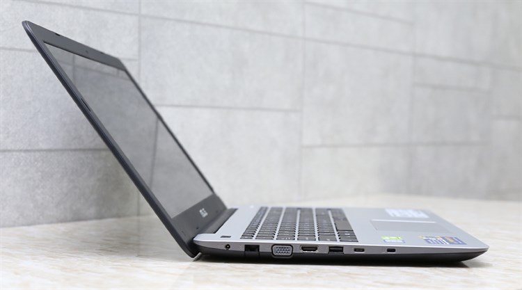 Laptop Asus A556UF i5 6200U/4GB/500GB/VGA 2GB/Win10