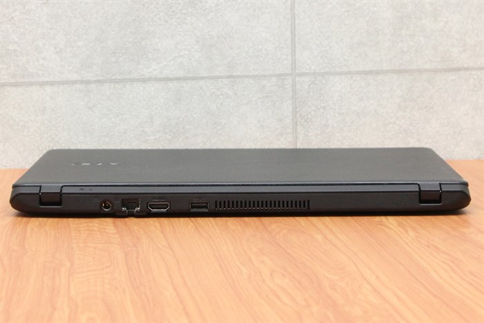 Laptop Acer ES1 311 N2840/2GB/500GB/Win8.1 Màu Đen