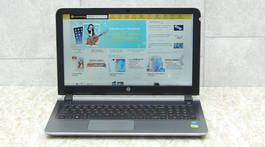 <p>M&agrave;n h&igrave;nh 15.6 inch độ ph&acirc;n giải 1.366 x 768 pixel được hỗ trợ bởi c&ocirc;ng nghệ độc quyền BrightView HD cho chất lượng h&igrave;nh ảnh sắc n&eacute;t.</p>