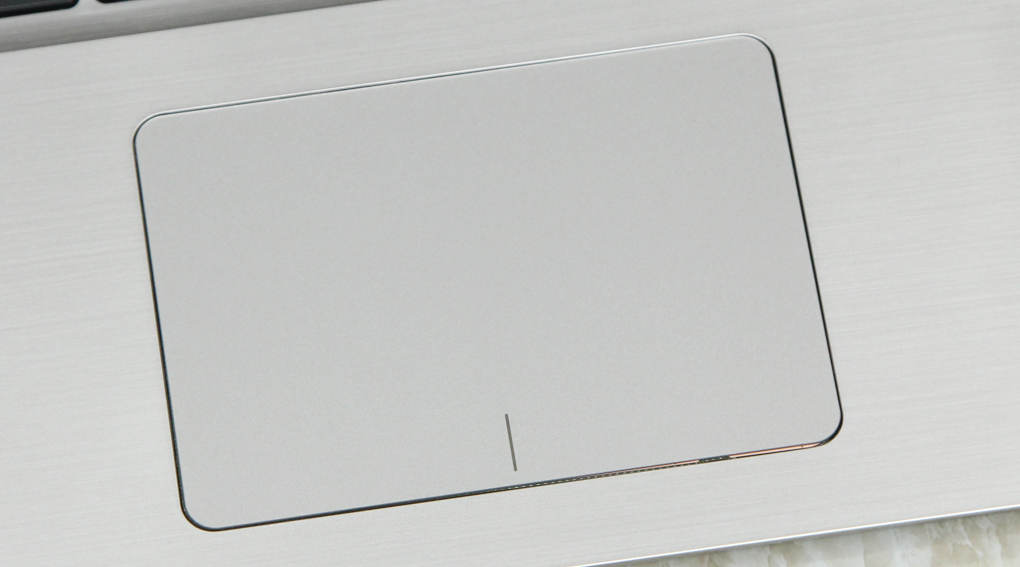 <p>Touchpad rộng tăng th&ecirc;m sự thoải m&aacute;i, tiện dụng khi d&ugrave;ng</p>