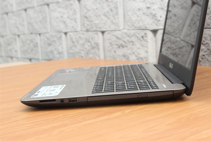 Laptop Asus A556UA i5 6200U/4GB/500GB/Win10 Màu Vàng