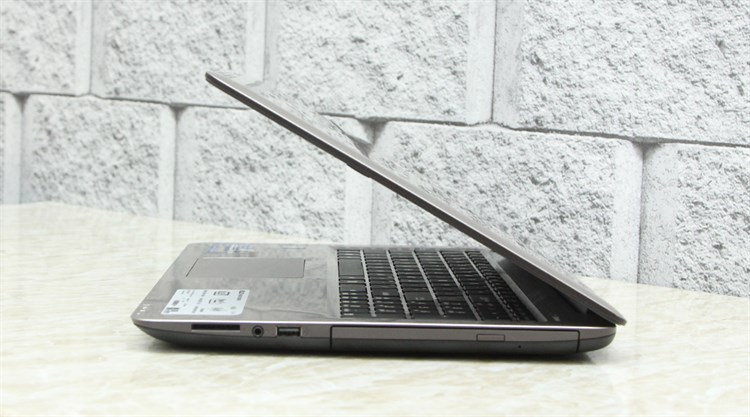 Laptop Asus A556UA i5 6200U/4GB/500GB/Win10 Màu Vàng