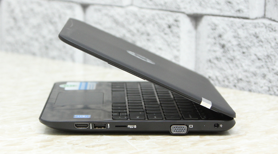 <p>Trang bị đầy đủ c&aacute;c cổng kết nối th&ocirc;ng dụng, VGA, HDMI, USB 3.0.</p>