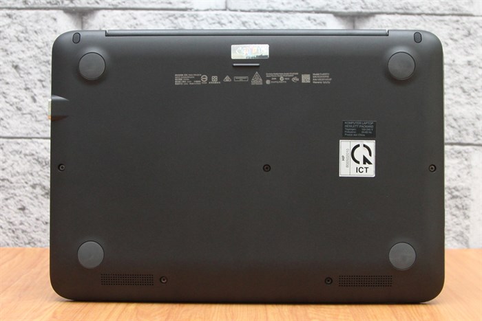 Laptop HP Pavilion 11 S001TU N3050/2GB/500GB/Win10 Màu Đen