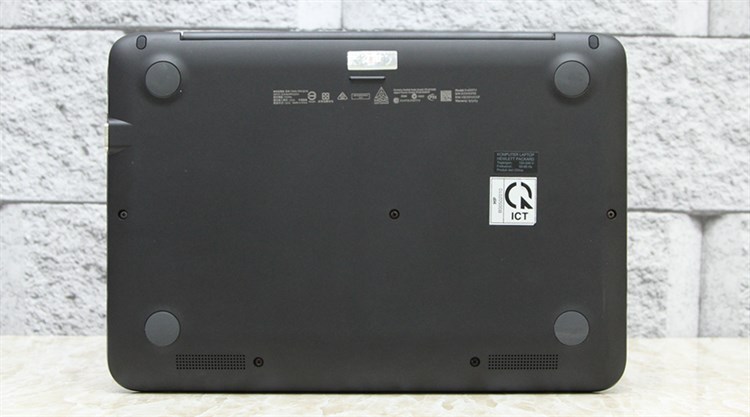 Laptop HP Pavilion 11 S001TU N3050/2GB/500GB/Win10 Màu Đen