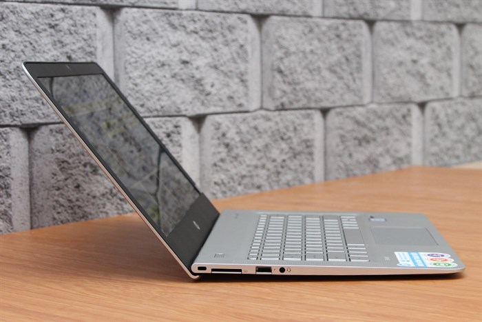 Laptop HP Envy 13 d049TU i5 6200U/4GB/256GB/Win10