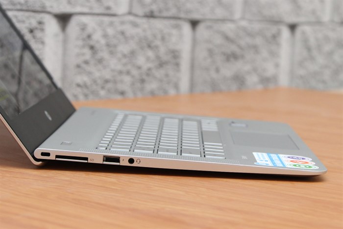 Laptop HP Envy 13 d049TU i5 6200U/4GB/256GB/Win10