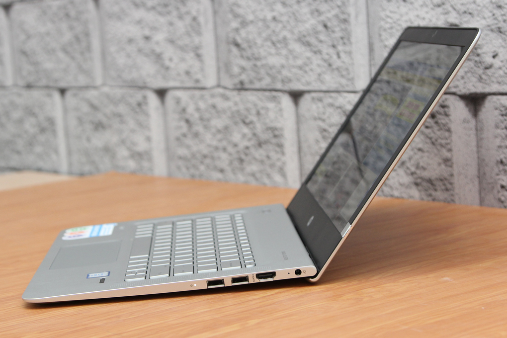 Laptop HP Envy 13 d049TU i5 6200U/4GB/256GB/Win10 Màu Bạc
