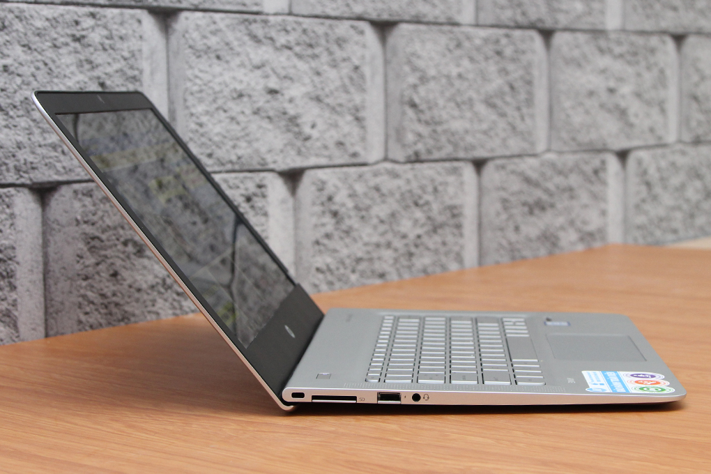 Laptop HP Envy 13 d049TU i5 6200U/4GB/256GB/Win10 Màu Bạc