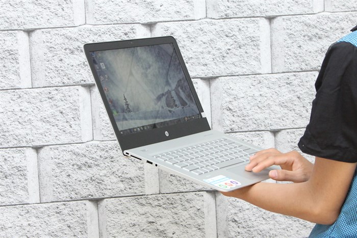 Laptop HP Envy 13 d049TU i5 6200U/4GB/256GB/Win10