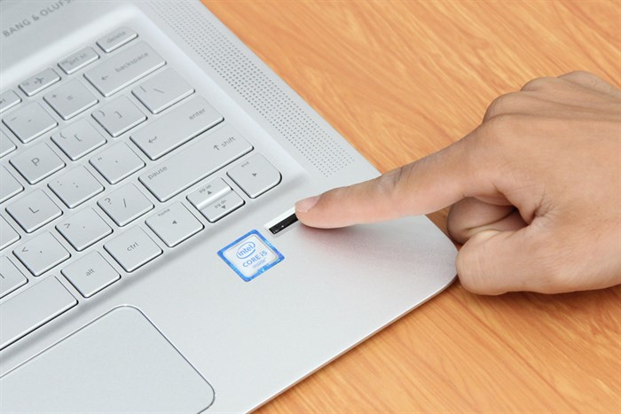 Laptop HP Envy 13 d049TU i5 6200U/4GB/256GB/Win10