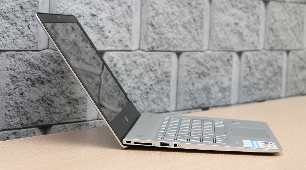 Laptop HP Envy 13 d049TU i5 6200U/4GB/256GB/Win10 Màu Bạc