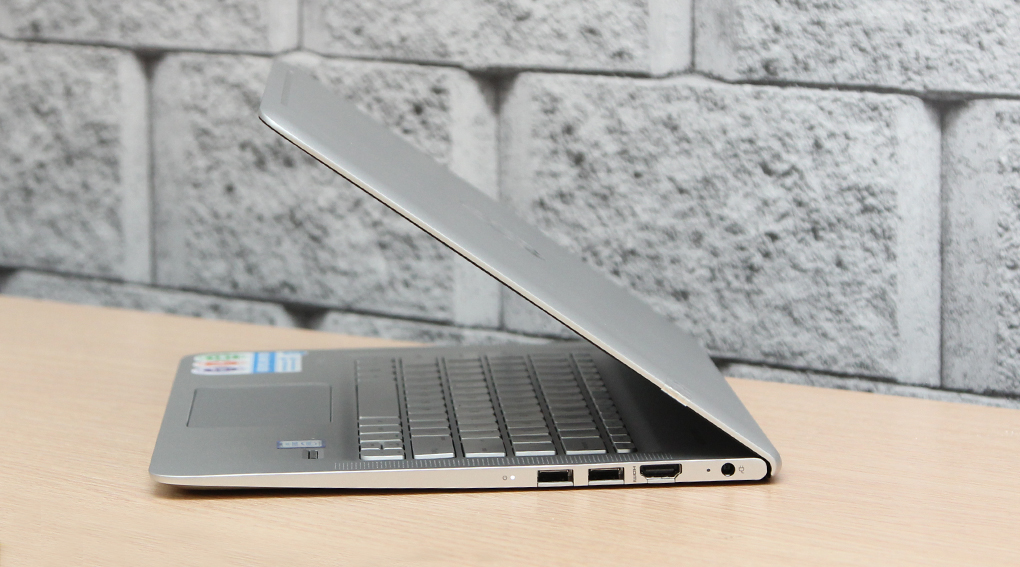 Laptop HP Envy 13 d049TU i5 6200U/4GB/256GB/Win10 Màu Bạc