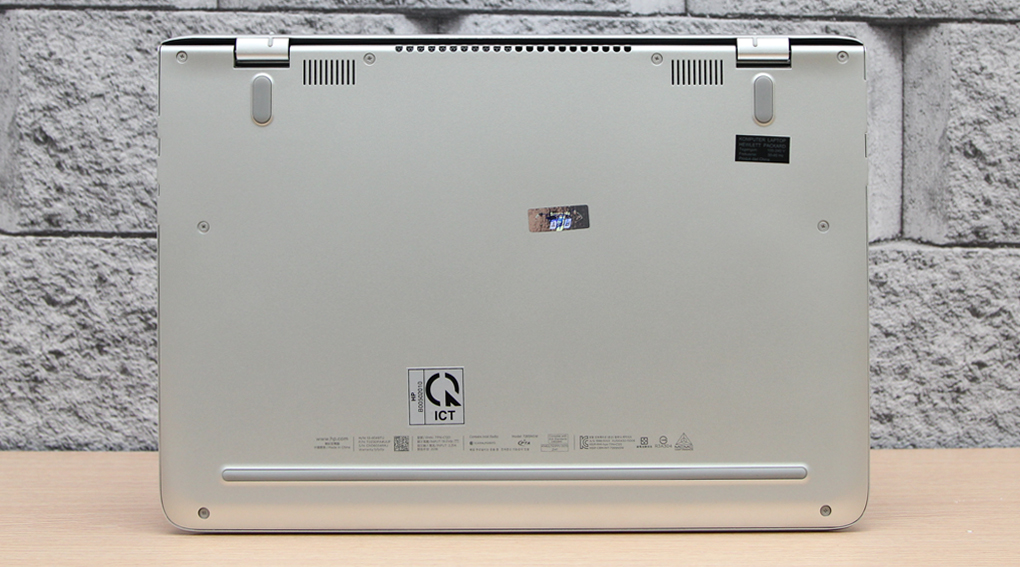 Laptop HP Envy 13 d049TU i5 6200U/4GB/256GB/Win10 Màu Bạc