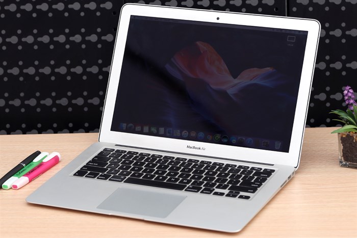 Laptop Apple Macbook Air MMGF2ZP/A i5 1.6GHz/8GB/128GB (2015) Màu Bạc