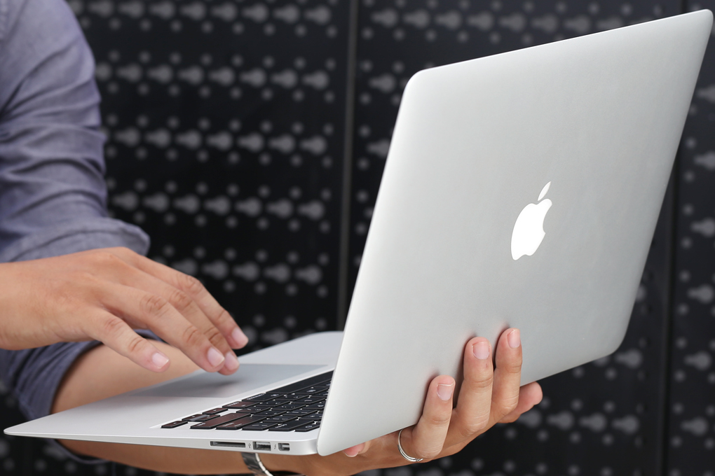 Laptop Apple Macbook Air MMGF2ZP/A i5 1.6GHz/8GB/128GB (2015) Màu Bạc