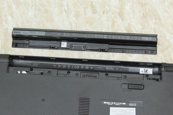 Laptop Dell Vostro 3559 i5 6200U/4GB/500GB/2GB M315/Win10 Màu Đen