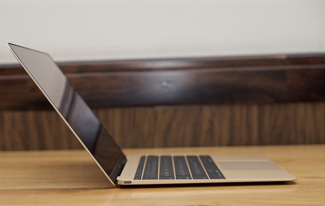 Apple Macbook 12 inch MLHE2 - Thiết kế siêu mỏng, cạnh trái chỉ có duy nhất một cổng USB-C Apple Macbook 12 inch MLHE2 - Thiết kế siêu mỏng, cạnh trái chỉ có duy nhất một cổng USB-C
