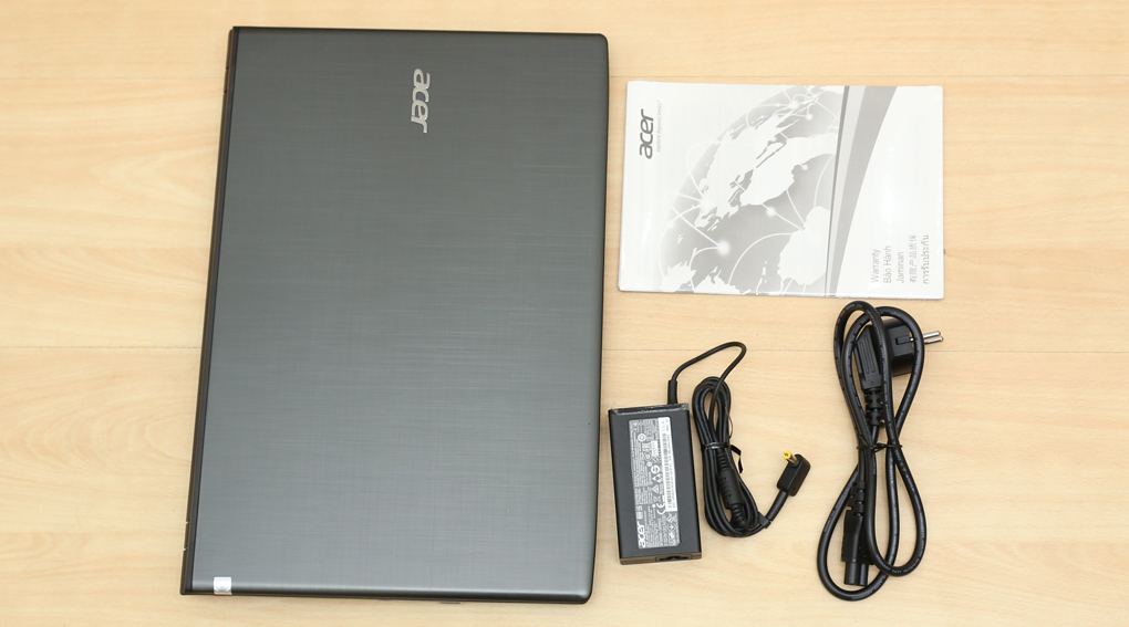 Bộ sản phẩm gồm: Dây nguồn, Sách hướng dẫn, Thùng máy, Adapter sạc