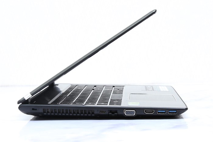 Laptop Acer Aspire E5 575G i3 6100U/4GB/500GB/2GB 940M/Win10/(NX.GDWSV.003) Màu Đen