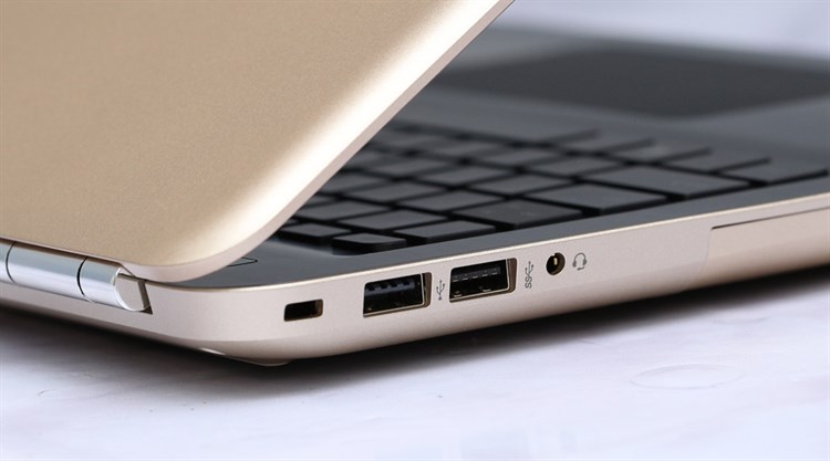 Laptop HP Pavilion 15 AU072TX i7 6500U/4GB/1TB/4GB 940MX/Win10