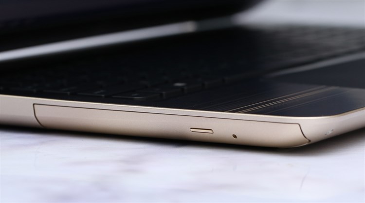 Laptop HP Pavilion 15 AU072TX i7 6500U/4GB/1TB/4GB 940MX/Win10