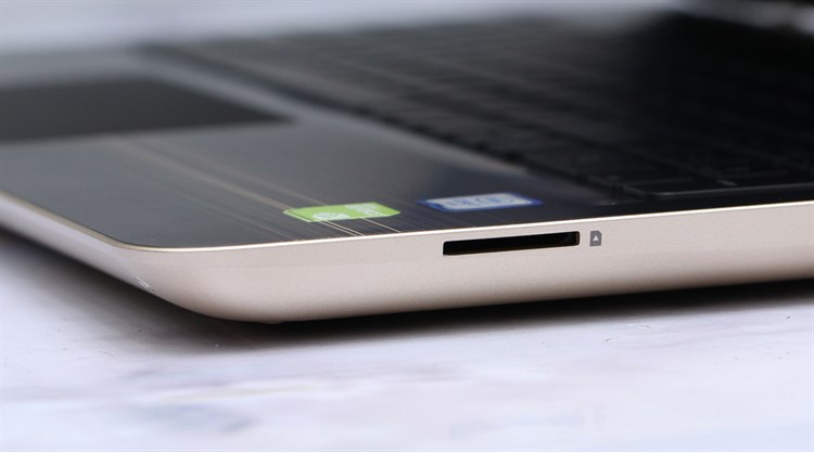 Laptop HP Pavilion 15 AU072TX i7 6500U/4GB/1TB/4GB 940MX/Win10