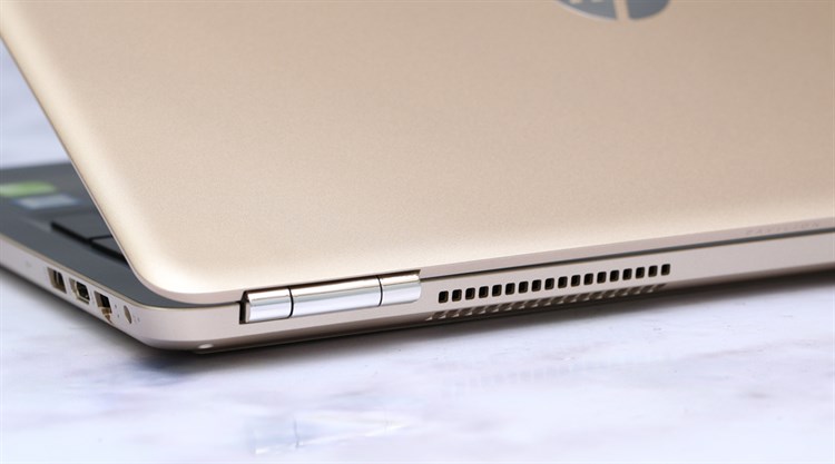 Laptop HP Pavilion 15 AU072TX i7 6500U/4GB/1TB/4GB 940MX/Win10