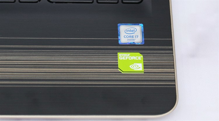 Laptop HP Pavilion 15 AU072TX i7 6500U/4GB/1TB/4GB 940MX/Win10