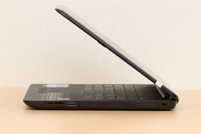 Laptop HP 15 ay038TU i3 5005U/4GB/500GB/Win10 Màu Đen