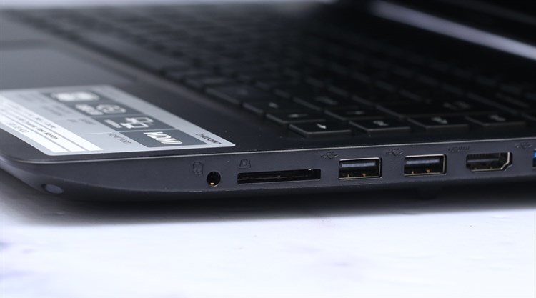 Laptop Acer Aspire Z1402 39KT i3 5005U/4GB/500GB/Win10/KhôngDVD Màu Đen