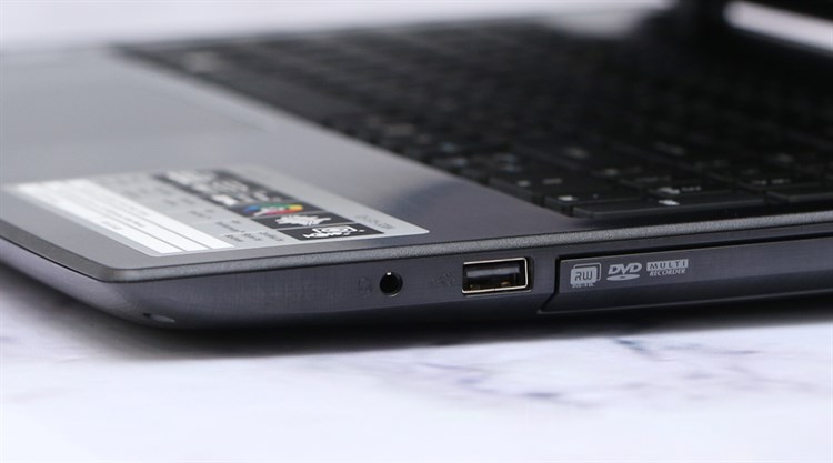 Laptop Acer Aspire E5 575 50HM i5 6200U/4GB/500GB/Win10 Màu Đen