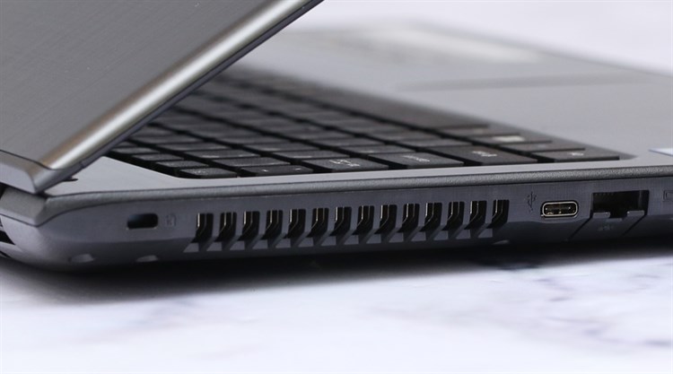 Laptop Acer Aspire E5 575 50HM i5 6200U/4GB/500GB/Win10 Màu Đen