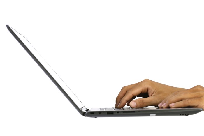 Laptop Lenovo Yoga 510 14ISK i3 6100U/4GB/500GB/Win10/(80S700D2VN) Màu Đen