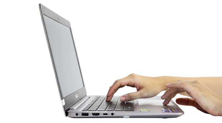 Laptop Asus Zenbook UX310UQ i5 6200U/4GB/128GB/500GB/2GB 940MX/Win10