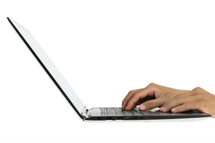 Laptop Lenovo Yoga 500 15IBD i3 5020U/4GB/500GB/Win10 Màu Trắng