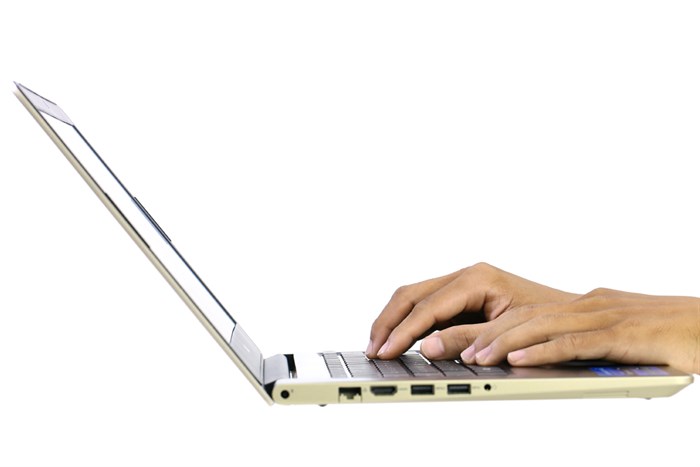 Laptop Dell Vostro 5468 i5 7200U/4GB/1TB/2GB 940MX/Win10/(P75G001) Màu Vàng đồng