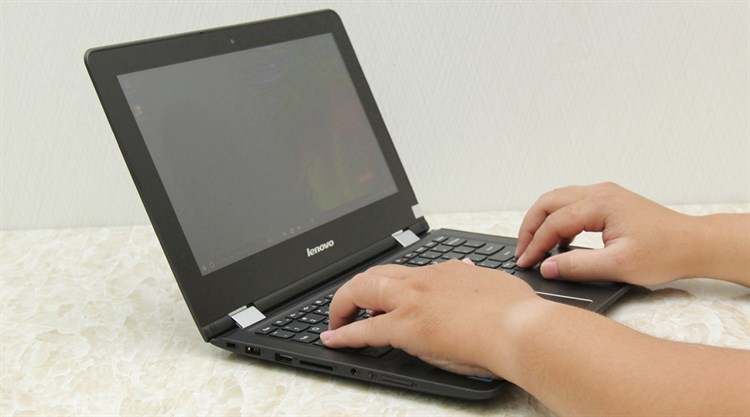 Laptop Lenovo Yoga 300 11IBR N3710/4GB/32GB/Win10 (80M100L5VN) Màu Đen