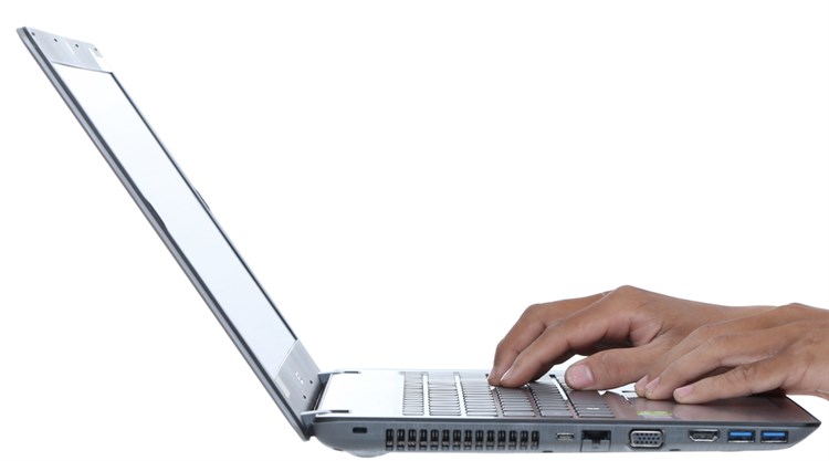 Laptop Acer Aspire F5 573G 55HV i5 7200U/4GB/500GB/2GB 940MX/Win10 Màu Bạc